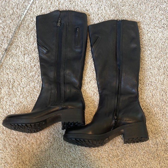 Vera Wang zipper boots - Picture 3 of 16